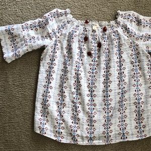 Super soft and cool summer blouse. Free necklace